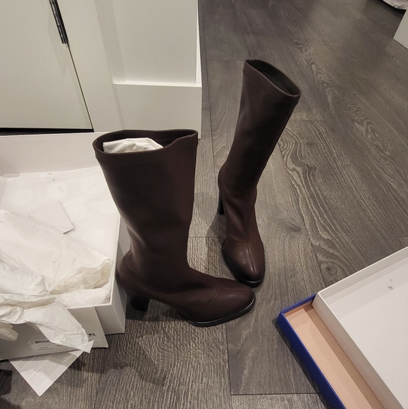 Like new Stella McCartney boots size 35 (burgundy color, Fits 35.5) - Picture 3 of 5